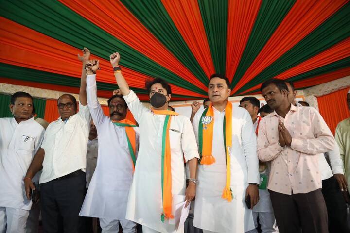 सर्वसामान्य जनतेस केंद्रभूत ठेवूनच केंद्र सरकारने विविध योजना अंमलात आणल्या असल्याचे ते म्हणाले.