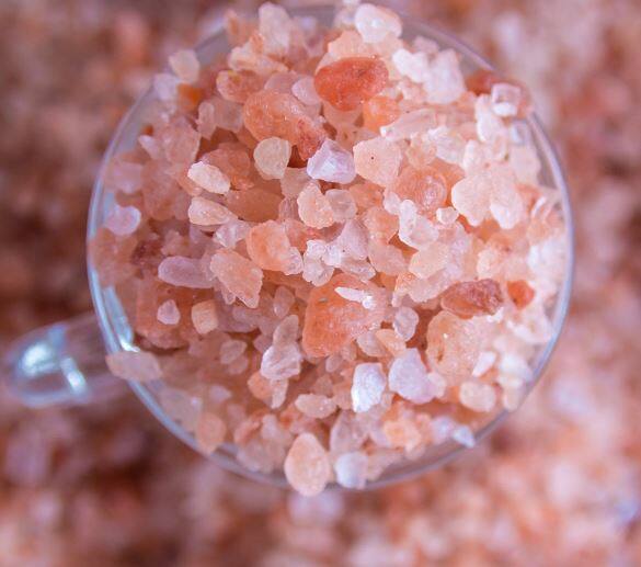 નવરાત્રી દરમિયાન મીઠું પણ ખાય છે, તો જાણો નવરાત્રીના ઉપવાસ દરમિયાન મીઠું ખાવાથી ઉપવાસ તૂટી જાય છે કે નહીં.