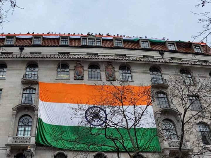 अमृतपाल को दिन-रात खोज रही पुलिस, लंदन में उच्चायोग के सामने बढ़ी सिक्योरिटी तो खालिस्तानी समर्थकों ने फेंके अंडे और स्याही Heavy Security Deployed outside Indian Mission in London Khalistan protesters throws ink eggs अमृतपाल को दिन-रात खोज रही पुलिस, लंदन में उच्चायोग के सामने बढ़ी सिक्योरिटी तो खालिस्तानी समर्थकों ने फेंके अंडे और स्याही