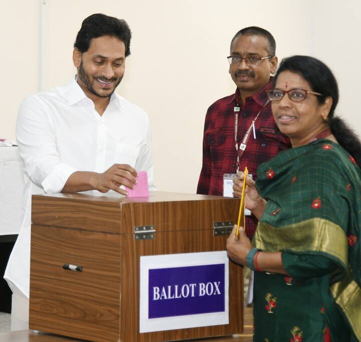 ఓటేసిన రాష్ట్ర మంత్రులు గుడివాడ అమర్నాథ్, ఉషశ్రీ చరణ్, దాడిశెట్టి రాజా