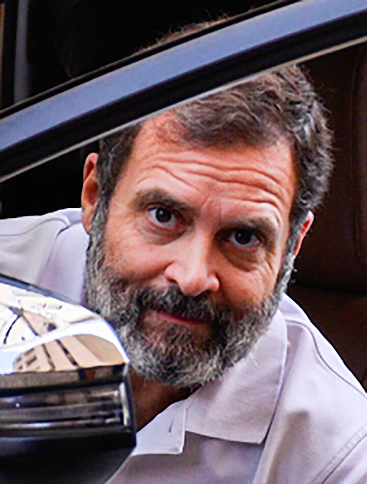 মোদি পদবি নিয়ে বিতর্কিত মন্তব্যের জেরে আদালতে দোষী সাব্যস্ত হলেন রাহুল গাঁধী। মানহানি-মামলায় ২ বছরের সাজা ঘোষণা করল সুরাত জেলা আদালত। পরে আদালত থেকেই জামিন পান কংগ্রেস সাংসদ। ২০১৯-এ লোকসভা ভোটের সময় কর্ণাটকে সভা করতে গিয়ে রাহুল কটাক্ষ করেন, সব চোরেদের পদবি কী করে মোদি হয়। রাহুলের এই মন্তব্যেই বিতর্ক শুরু হয়। রাহুল আসলে প্রধানমন্ত্রীকে নিশানা করেছেন বলে দাবি করে বিজেপি। রাহুলের বিরুদ্ধে মানহানির মামলা দায়ের হয়।