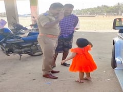 Video Of Little Girl Greeting Kerala Cop With A Salute Will Make Your Heart Melt: WATCH