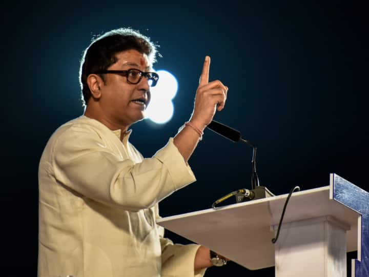 MNS Chief Raj Thackeray Warns Maharashtra Govt Will Set Fire To Toll Booths If MNS Stopped Exemption For Small Vehicles Devendra Fadnavis Will Set Toll Booths On Fire If MNS Stopped From Ensuring Exemption For Small Vehicles: Raj Thackeray