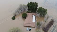 PHOTOS: अमेरिका में चक्रवाती तूफान का कहर, कई शहर हुए जलमग्न, सड़कें धंसीं, बिजली गुल, देखें कैसे हुई बर्बादी
