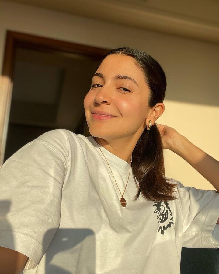 15 व्या स्थानी अभिनेत्री अनुष्का शर्माची ब्रँड व्हॅल्यू 41.7 मिलियन डॉलर इतकी आहे