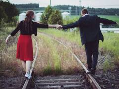 Girlfriend On Rent: एक खास काम के लिए लड़के हायर कर रहे किराये की गर्लफ्रेंड, यहां हो रहा यह बिजनेस