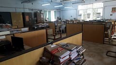 திருவாரூர் மாவட்டத்தில் வருவாய்த்துறை ஊழியர்கள் ஒரு நாள் விடுப்பு எடுத்து போராட்டம்