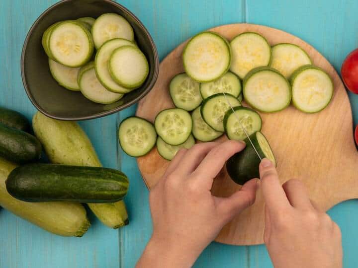 Do you also eat cucumber after peeling it, then stop it from today because these are the benefits of eating it along with the peel.