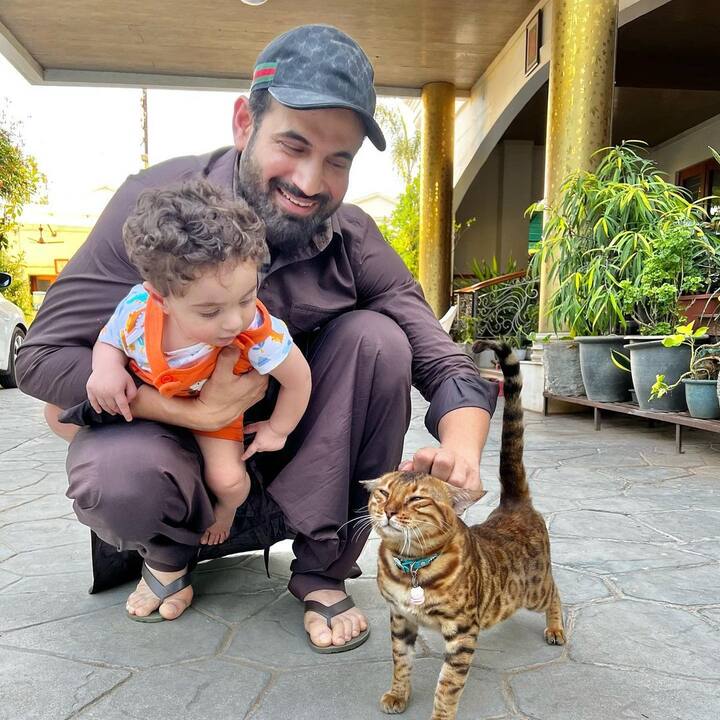 इस वीडियो को जैसे ही इरफान पठान ने सोशल मीडिया पर पोस्ट किया तो उसे वायरल होने में अधिक समय नहीं लगा और शाहरुख खान ने भी इस पर अपनी प्रतिक्रिया दी. शाहरुख ने वीडियो पर अपनी प्रतिक्रिया देते हुए कहा कि यह तुमसे अधिक टैलेंटेड है.