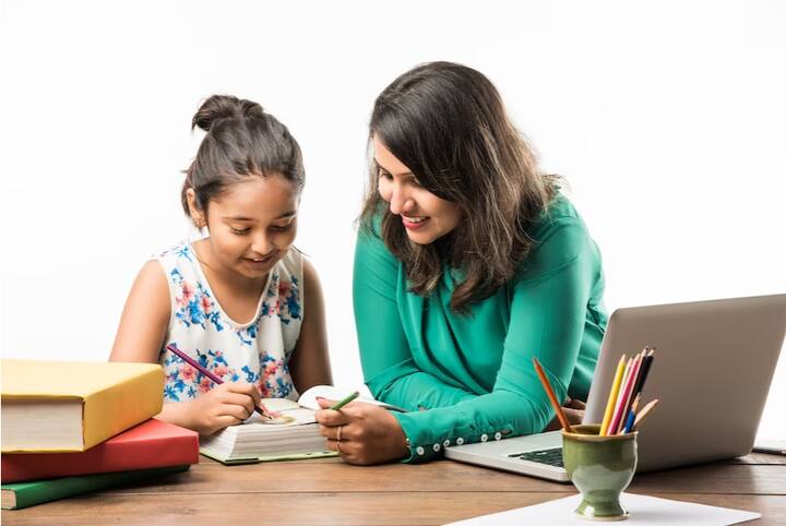 अपने बच्चे को स्पेशल फील कराने के लिए उनके लिए नोट्स लिखें, जिसे पढ़कर उन्हें समझ में आए कि आप उन्हें समझते हैं और आपको उन पर भरोसा है.