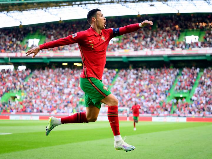 Ronaldo  breaks world record for playing matches in  mens international football Ronaldo breaks world record: சர்வதேச கால்பந்து போட்டி.. புதிய உலக சாதனை படைத்த ரொனால்டோ..