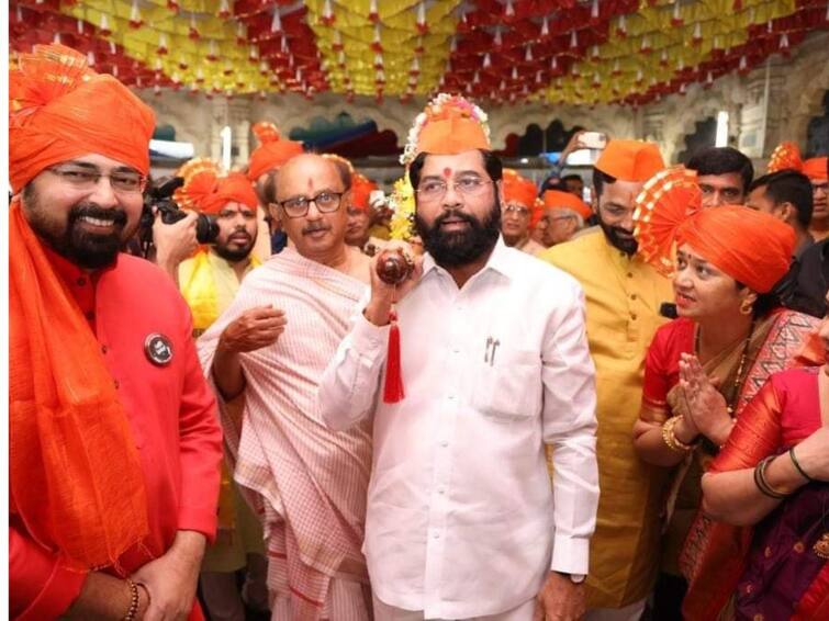 Maharashtra CM Eknath Shinde may visit Ayodhya on April 6 know details Marathi News CM Eknath Shinde: अखेर मुहूर्त ठरला; मुख्यमंत्री एकनाथ शिंदे 6 एप्रिलला अयोध्या दौऱ्यावर, शिवसेनेचे आमदार-खासदारही जाणार