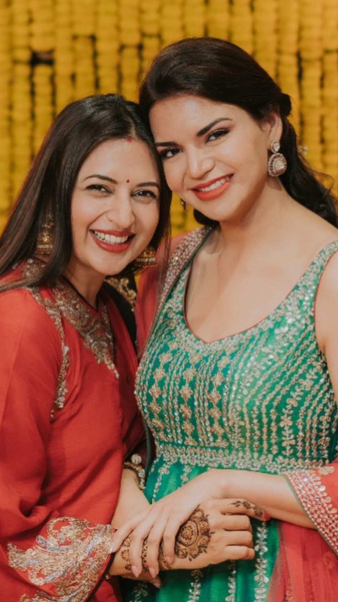 Poise Passion: Divyanka Tripathi's Wedding Outfits Haldi, Mehndi, Sangeet,  Pheras, Reception