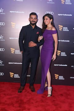 Indian Sports Honours Awards नाइट में पत्नी अनुष्का के साथ पहुंचे विराट, एक्ट्रेस की मिलियन डॉलर स्माइल ने जीता फैंस का दिल