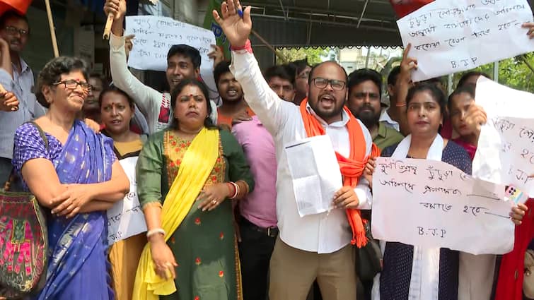 BJP protests in front of Chinsurah Municipal Corporation on allegations of recruitment-corruption Hooghly: নিয়োগ-দুর্নীতির অভিযোগে চুঁচুড়া পুরসভার সামনে বিজেপির বিক্ষোভ