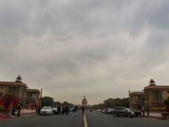 सड़कों पर छाई धुंध ने कराया सर्दी का अहसास, जानें आज कैसा रहेगा दिल्ली-NCR का मौसम