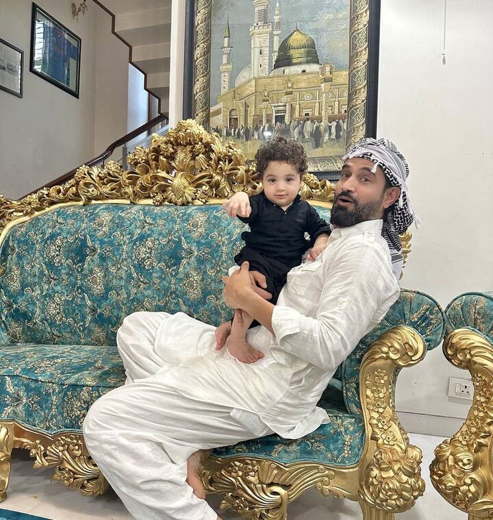 इरफान पठान को लेकर बात की जाए तो वह कुछ दिन पहले लीजेंड्स लीग क्रिकेट में इंडिया महाराजा टीम की तरफ से खेलते हुए दिखाई दिए थे, जिसमें एक बार फिर से उनकी स्विंग गेंदबाजी का जलवा फैंस को देखने को मिला था.