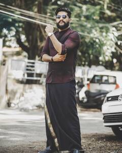 HBD Vijay Yesudas : அட அட.. அப்பாவின் குரலை உரித்து வைத்த விஜய் யேசுதாஸின் பிறந்தநாள் இன்று!