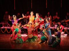 Photos: उदयपुर में स्टूडेंट्स और टीचर्स ने दी जोरदार प्रस्तुति, 3 दिवसीय बसंत ऋतु के कार्यक्रम में गूंजें 6 राज्यों के लोकगीत