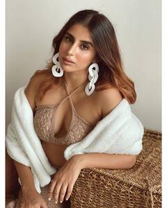 Meisha Iyer Bold Looks: मीशा अय्यर के बोल्ड लुक्स ने फिर चढ़ाया इंटरनेट का पारा, तस्वीरें देख फैंस बोले- 'हाय गर्मी'