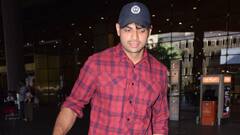 Neeraj Chopra: লাল-কালো চেক শার্ট, মাথায় কালো টুপি, এয়ারপোর্টে নজরকাড়া লুকসে নীরজ চোপড়া