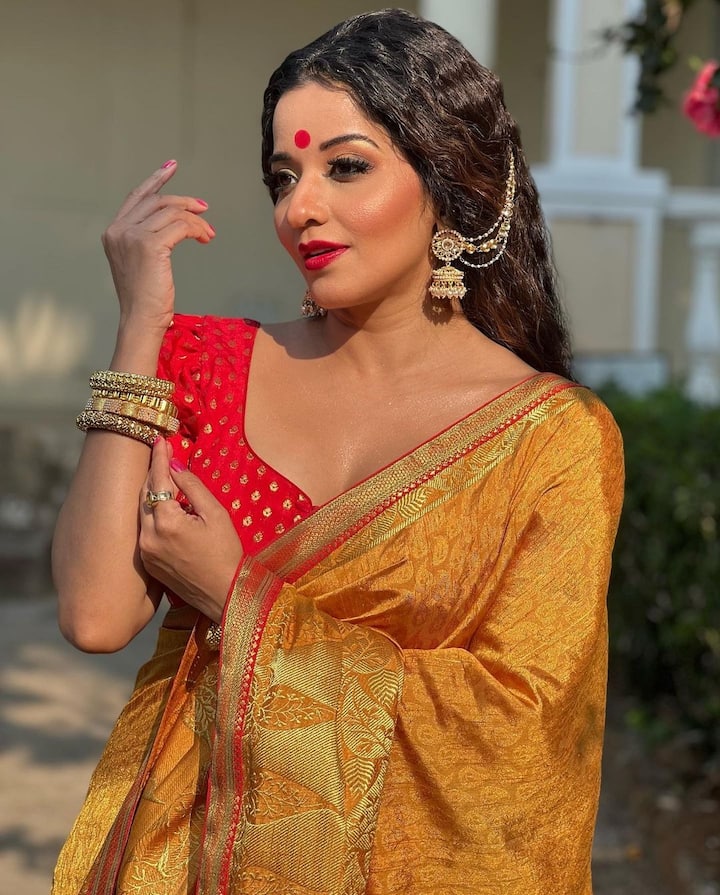 Monaliya Popular bhojpuri actress Monalisa navratri look monalisa glamorous ...