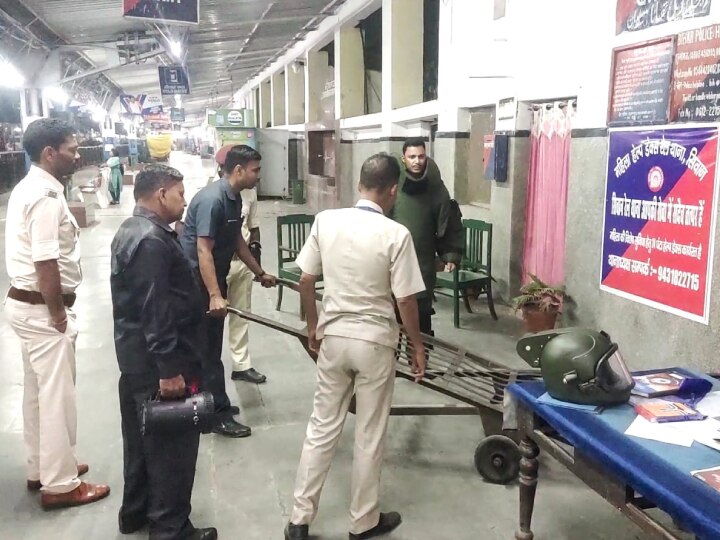 Siwan News: ट्रेन में विस्फोटक पदार्थ मिलने के बाद हड़कंप, सीवान जंक्शन पहुंची थी ग्वालियर एक्सप्रेस, पटना से पहुंची टीम