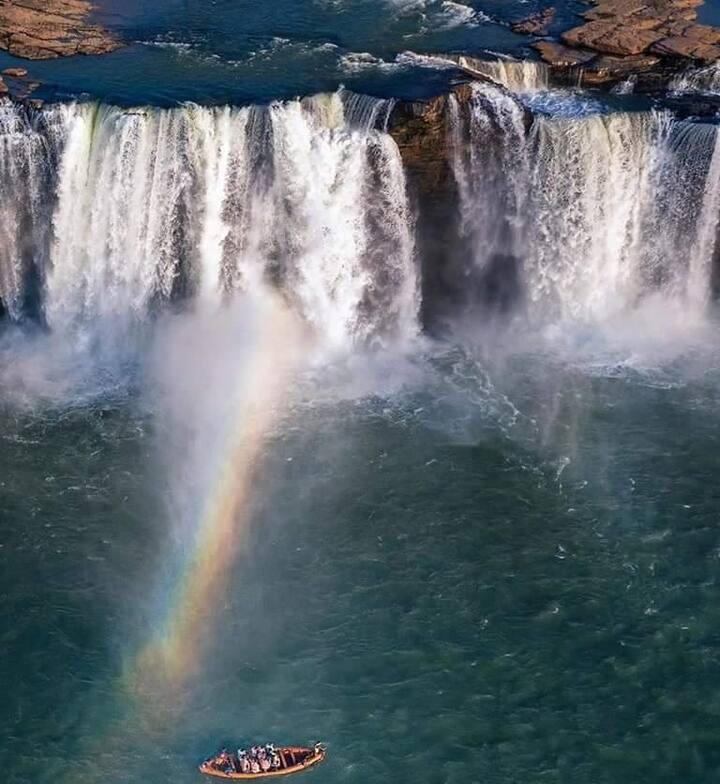 यह काफी घनघोर जंगल क्षेत्र था, दंडकारण्य से होते हुए भगवान राम, लक्ष्मण और सीता माता बस्तर के चित्रकोट जलप्रपात पहुंचे. यहां ऋषि मुनियों के आश्रम में भगवान राम, सीता माता और लक्ष्मण ने अपना कुछ समय बिताया. इस दौरान यहां एक शिवलिंग की भी स्थापना की गई थी, जहां अब एक भव्य मंदिर बन गया.
