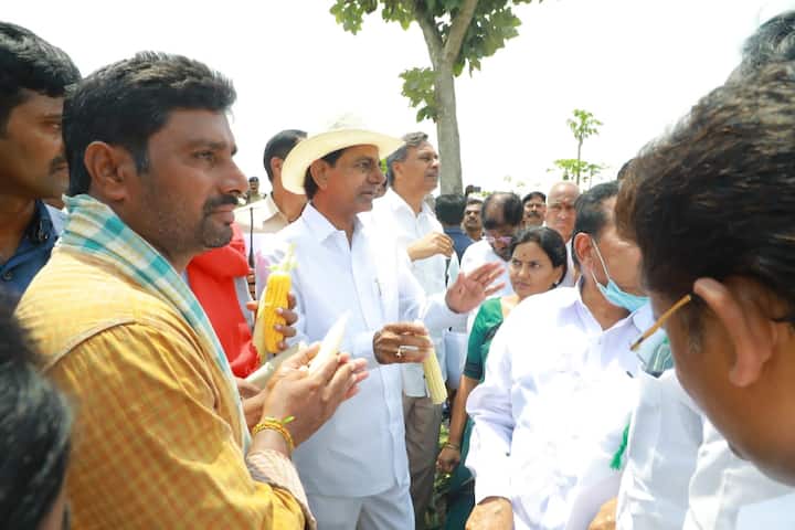 ఇటీవల కురిసిన వడగళ్ల వర్ష ప్రభావిత ప్రాంతాల్లో సీఎం కేసీఆర్ పర్యటన