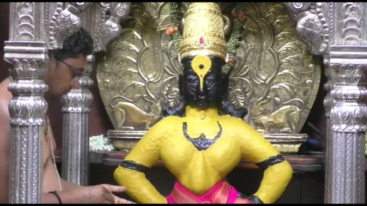 विठुरायाच्या चंदन उटी पूजेसाठी 21 हजार रुपये तर रुक्मिणी मातेच्या चंदन उटीसाठी 9 हजार रुपये एवढी रक्कम मंदिर समितीमध्ये भरल्यास ही पूजा करता येते