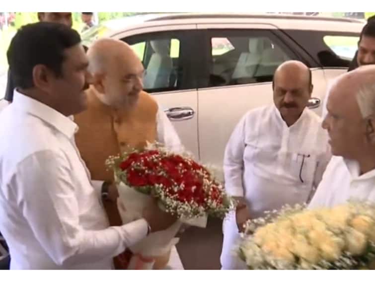 Amit Shah's Gesture For Yediyurappa's Son Stirs Political Debate In Poll-Bound Karnataka Amit Shah's Gesture For Yediyurappa's Son Stirs Political Debate In Poll-Bound Karnataka