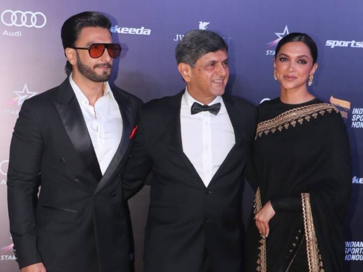 Deepveer Spotted: इंडियन स्पोर्ट्स ऑनर 2023 में दीपिका पादुकोण और रणवीर सिंह को पिता प्रकाश पादुकोण के साथ इवेंट में एक साथ शिरकत करते हुए देखा गया.