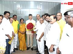 కుటుంబ సభ్యులతో టీడీపీ అధినేత చంద్రబాబును కలిసిన అనురాధ