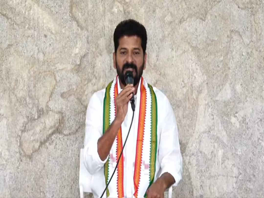 Revanth Reddy : అదానీ-మోదీ చీకటి స్నేహం బయటపడుతుందనే రాహుల్ గాంధీపై వేటు- రేవంత్ రెడ్డి Hyderabad Congress Revanth Reddy says disqualification on Rahul Gandhi fighting on Adani scam Revanth Reddy : అదానీ-మోదీ చీకటి స్నేహం బయటపడుతుందనే రాహుల్ గాంధీపై వేటు- రేవంత్ రెడ్డి