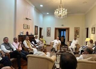 Opposition Meeting: શરદ પવારના ઘર પર વિપક્ષના નેતાઓની બેઠક, TMC સામેલ ન થઇ, બેઠકમાં શું થઇ વાતચીત?