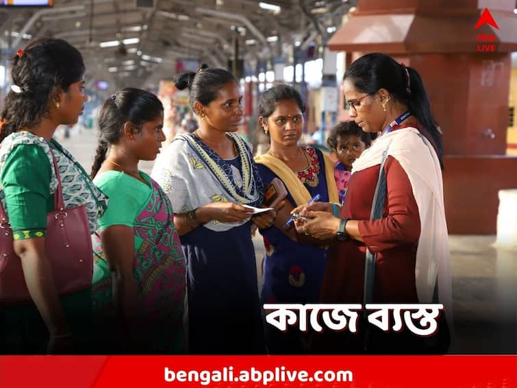 Rosaline Arokia Mary first woman indian railways ticket-checking staff collected fines of Rs 1.03 crore from  non-ticketed travellers Indian Railways: ফাইন সংগ্রহ করেই ১ কোটি! রেলের ইতিহাসে রেকর্ড রোসেলিনের