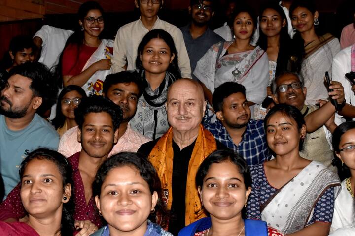 Sharing his experience of the place, Kher wrote on his Instagram, “शांतिनिकेतन और मैं! एक सांस्कृतिक और आत्मिक झलकी:: Here are the few glimpses of my most memorable first visit to #VisvaBharati and #RabindranathTagore Ji’s #ShantiNiketan. Every Indian should visit this divine place. मन शांत हुआ! जीवन सफल हुआ।It already is! But we must make this one of most happening cultural hubs in the world! Thank you everybody at #Shantiniketan once again for all the love. जय गुरुदेव!”