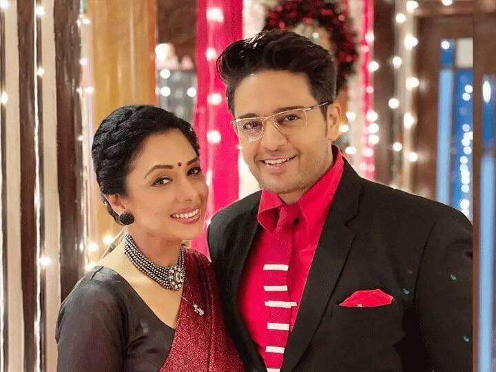 ਹੁਣ ਅਨੁਜ ਦੇ ਦਿਲ ਵਿੱਚ ਸਿਰਫ਼ ਦਰਦ ਰਹਿ ਗਿਆ ਹੈ, ਸਿਰਫ਼ ਖਾਲੀਪਣ, ਜਿਸ ਨੂੰ ਕੋਈ ਭਰ ਨਹੀਂ ਸਕਦਾ, ਅਨੁਪਮਾ ਵੀ ਨਹੀਂ। ਫਿਰ ਉਹ ਸਪੱਸ਼ਟ ਕਰਦਾ ਹੈ ਕਿ ਉਨ੍ਹਾਂ ਦਾ ਰਿਸ਼ਤਾ ਹੁਣ ਸਿਰਫ ਨਾਮ ਦਾ ਹੈ, ਇਸ ਲਈ ਉਹ ਵਿਆਹ ਵੀ ਤੋੜਨ ਜਾ ਰਿਹਾ ਹੈ। ਇਹ ਸੁਣ ਕੇ ਅਨੁਪਮਾ ਬੇਹੋਸ਼ ਹੋ ਜਾਂਦੀ ਹੈ, ਦੇਵਿਕਾ, ਧੀਰਜ, ਅੰਕੁਸ਼, ਬਰਖਾ ਅਤੇ ਡਿੰਪਲ ਹੈਰਾਨ ਰਹਿ ਜਾਂਦੇ ਹਨ।