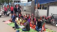 বিজেপি নেতার গ্রেফতারির প্রতিবাদে তুলকালাম, রাতভর থানার সামনে বিক্ষোভ দলের নেতা-কর্মীদের