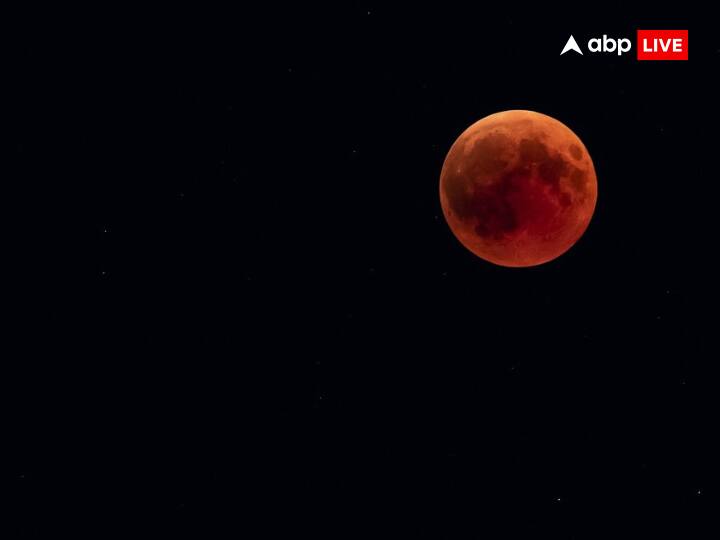 साल का आखिरी और चौथा ग्रहण आंशिक चंद्र ग्रहण होगा जो कि शरद पूर्णिमा पर लगेगा और भारत में भी दिखेगा.साल 2023 का दूसरा चंद्र ग्रहण 29 अक्टूबर 2023 को रात में 01.06 बजे से 02.22 बजे तक लगेगा.