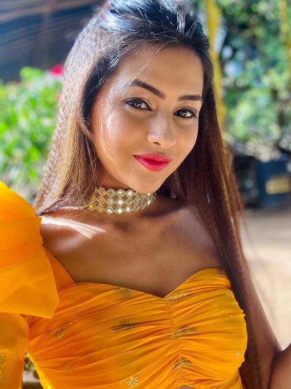 मैं हूं अपराजिता की छवि हैं इतनी पढ़ी-लिखीं