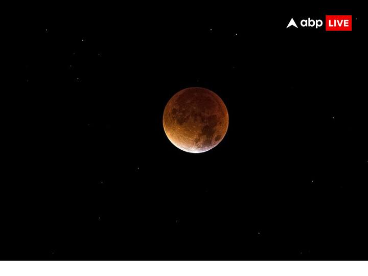 यह साल का आखिरी ग्रहण होगा. यह चंद्र ग्रहण भी भारत में दिखाई देगा. इस प्रकार से देखा जाये तो केवल दोनों चंद्र ग्रहण ही भारत में दिखाई देगा.