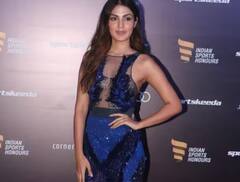 Indian Sports Honours Awards માં બ્લૂ ગાઉનમાં જોવા મળ્યો રિયા ચક્રવર્તીનો બોલ્ડ અંદાજ