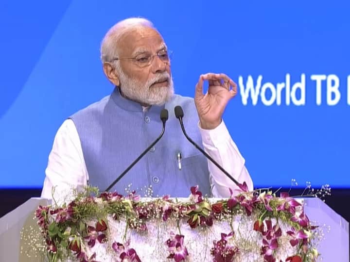 PM Modi attends One World TB Summit at Rudrakash Convention Centre Varanasi World TB Summit: 'कोई TB मरीज इलाज से छूटे नहीं', पीएम मोदी बोले- 2025 तक खत्म करेंगे बीमारी