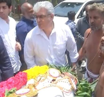 தற்போது அஜித்தின் தந்தையின் உடல் பெசண்ட் நகரில் தகனம் செய்யப்பட்டுள்ளது.