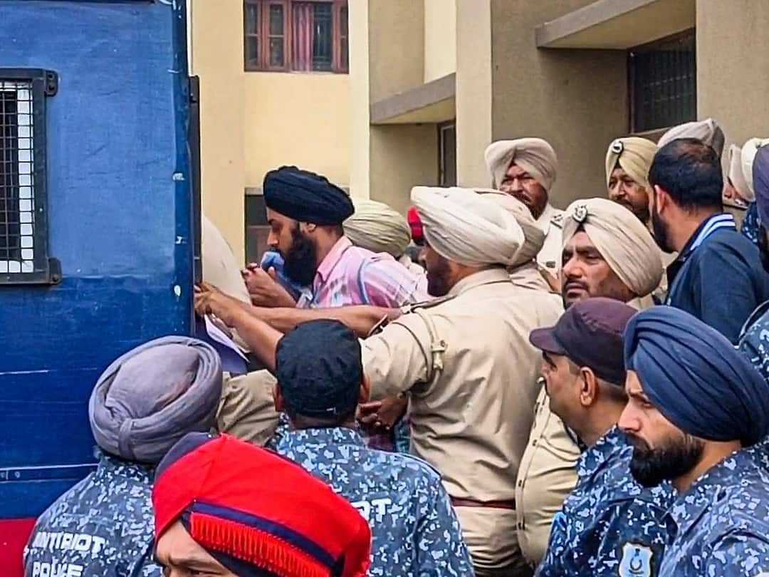 Another Aide Of Amritpal Arrested From Delhi Amid Ongoing Hunt To Nab Separatist Leader Another Aide Of Amritpal Arrested From Delhi Amid Ongoing Hunt To Nab Separatist Leader Another Aide Of Amritpal Arrested From Delhi Amid Ongoing Hunt To Nab Separatist Leader