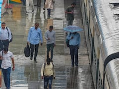 Delhi Wakes Up To Rain, Thunderstorm Today. Commuters Face Traffic Snarl — IN PICS
