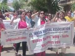 कांग्रेस कार्यकर्ताओं पर भड़के IMA सचिव, पूछा- 'शांतिपूर्ण प्रदर्शन में क्यों कर रहे हंगामा?'