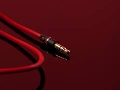 स्मार्टफोन से क्यों गायब हो रहे इयरफोन लगाने वाले जैक? पढ़िए क्या है मामला