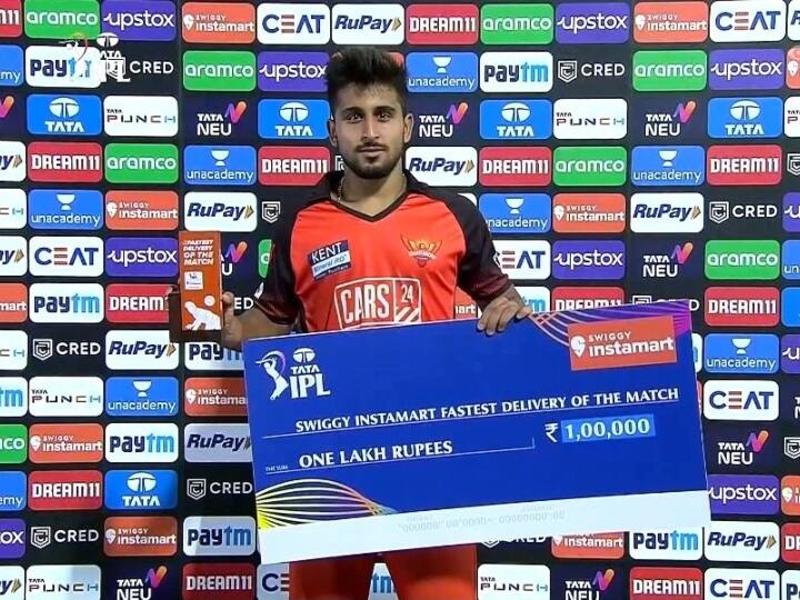 उमरान मलिक अपनी तेज बॉलिंग के लिए जाने जाते हैं. वह कई बार आईपीएल में 150 किसी से ज्यादा की स्पीड से गेंद फेंक चुके हैं. आईपीएल 2022 में वह सबसे ज्यादा विकेट लेने वाले चौथे गेंदबाज थे. उन्होंने 14 मैचों में 22 विकेट लिए थे. वह एक ऐसे बॉलर हैं जिनसे विपक्षी टीमों को सावधान रहना होगा.